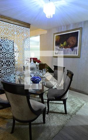 Casa à venda com 503m², 6 quartos e 5 vagas Casa à venda com 503m², 6 quartos e 5 vagasSala de Jantar