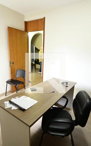 Casa à venda com 503m², 6 quartos e 5 vagas Casa à venda com 503m², 6 quartos e 5 vagasQuarto 1