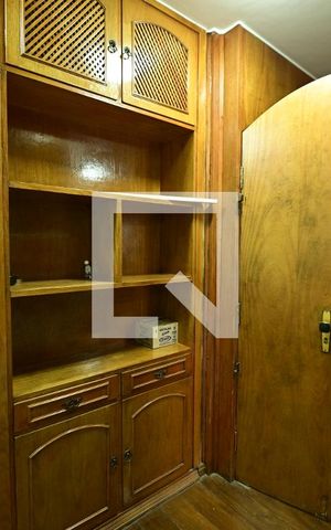 Casa à venda com 503m², 6 quartos e 5 vagas Casa à venda com 503m², 6 quartos e 5 vagasQuarto 6
