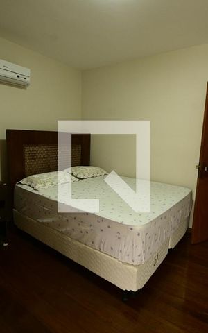 Casa à venda com 503m², 6 quartos e 5 vagas Casa à venda com 503m², 6 quartos e 5 vagasQuarto 1