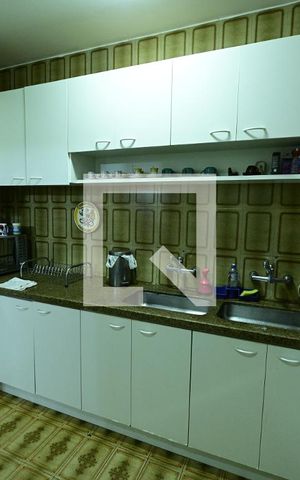 Casa à venda com 503m², 6 quartos e 5 vagas Casa à venda com 503m², 6 quartos e 5 vagasCozinha