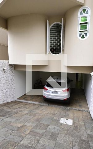 Casa à venda com 503m², 6 quartos e 5 vagas Casa à venda com 503m², 6 quartos e 5 vagasgaragem