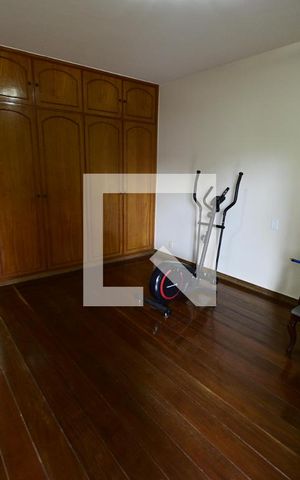 Casa à venda com 503m², 6 quartos e 5 vagas Casa à venda com 503m², 6 quartos e 5 vagasAcademia