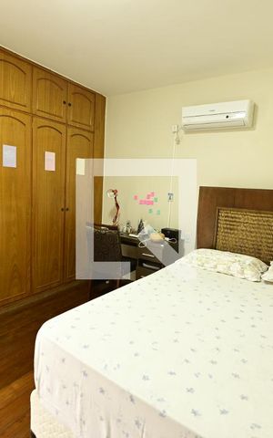 Casa à venda com 503m², 6 quartos e 5 vagas Casa à venda com 503m², 6 quartos e 5 vagasQuarto 1