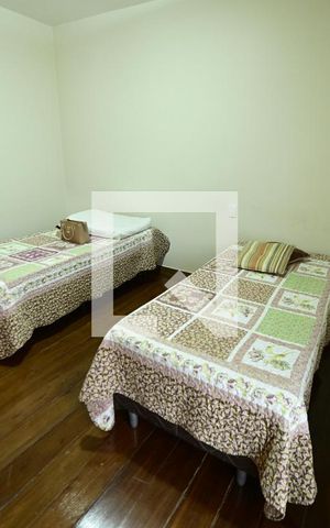 Casa à venda com 503m², 6 quartos e 5 vagas Casa à venda com 503m², 6 quartos e 5 vagasQuarto 5