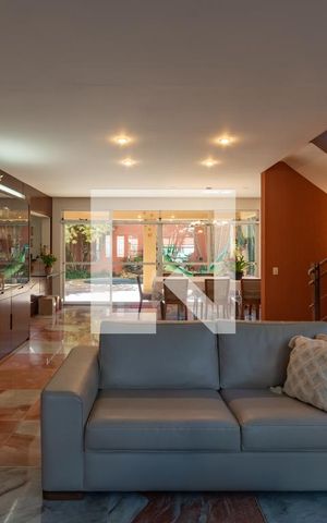 Casa à venda com 840m², 3 quartos e 6 vagasSala 1