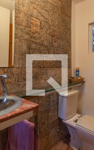 Casa à venda com 840m², 3 quartos e 6 vagasLavabo