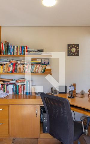 Casa à venda com 840m², 3 quartos e 6 vagasSuíte 2 - Escritório