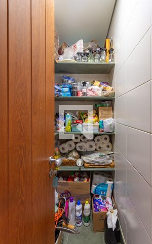 Casa à venda com 840m², 3 quartos e 6 vagasCozinha - Despensa