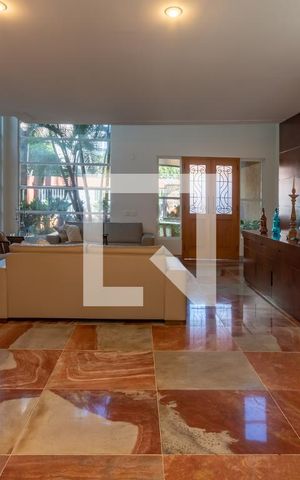 Casa à venda com 840m², 3 quartos e 6 vagasSala 1