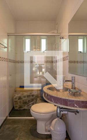 Casa à venda com 840m², 3 quartos e 6 vagasBanheiro de Serviço 1