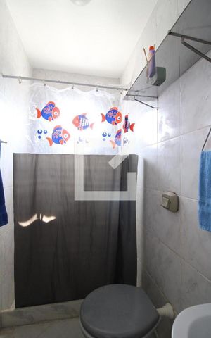 Casa de condomínio à venda com 400m², 5 quartos e 2 vagasCasa 2 Fundos - Banheiro 