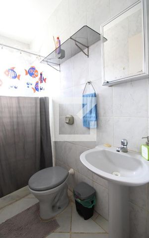 Casa de condomínio à venda com 400m², 5 quartos e 2 vagasCasa 2 Fundos - Banheiro 