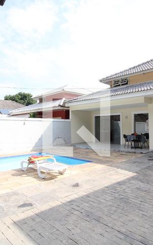 Casa de condomínio à venda com 400m², 5 quartos e 2 vagasÁrea Externa na Frente