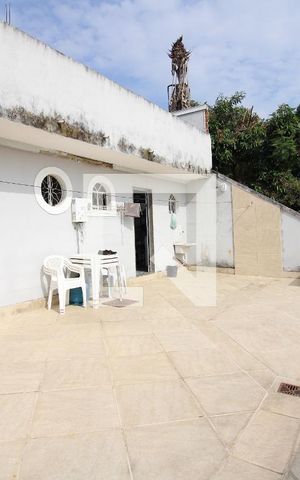 Casa de condomínio à venda com 400m², 5 quartos e 2 vagasCasa 2 Fundos - Área Externa