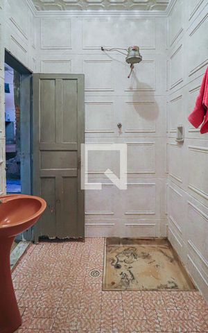 Casa à venda com 240m², 6 quartos e 2 vagasBanheiro de Serviço