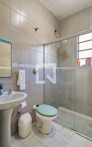 Casa à venda com 240m², 6 quartos e 2 vagasBanheiro do Corredor