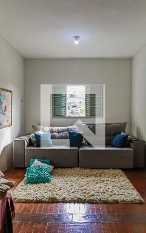 Casa à venda com 240m², 6 quartos e 2 vagasSala de TV