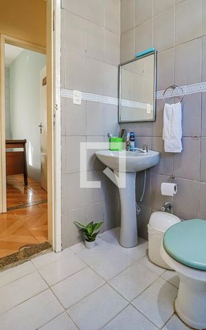 Casa à venda com 240m², 6 quartos e 2 vagasBanheiro do Corredor
