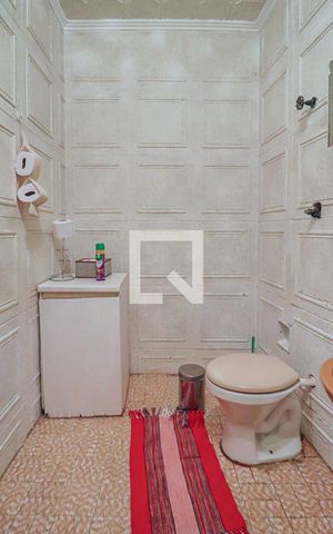 Casa à venda com 240m², 6 quartos e 2 vagasBanheiro de Serviço