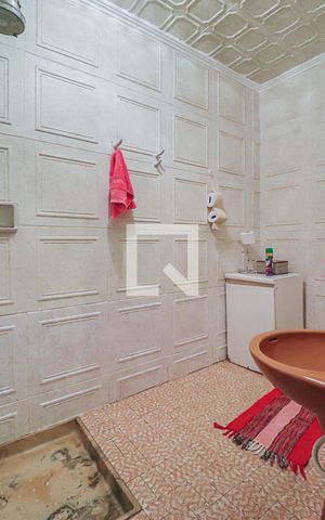 Casa à venda com 240m², 6 quartos e 2 vagasBanheiro de Serviço