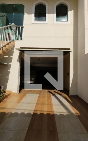 Casa à venda com 300m², 3 quartos e 8 vagasFachada