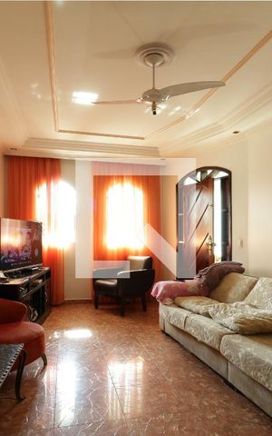 Casa à venda com 300m², 3 quartos e 8 vagasSala