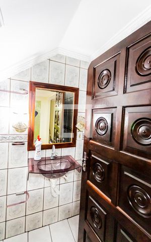 Casa à venda com 230m², 3 quartos e 2 vagas Casa à venda com 230m², 3 quartos e 2 vagasLavabo