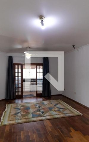 Casa para alugar com 200m², 3 quartos e 1 vagaSalas