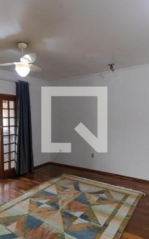 Casa para alugar com 200m², 3 quartos e 1 vagaSalas