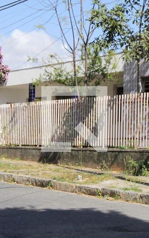 Casa à venda com 360m², 4 quartos e 4 vagasFachada