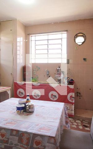 Casa à venda com 360m², 4 quartos e 4 vagasCozinha
