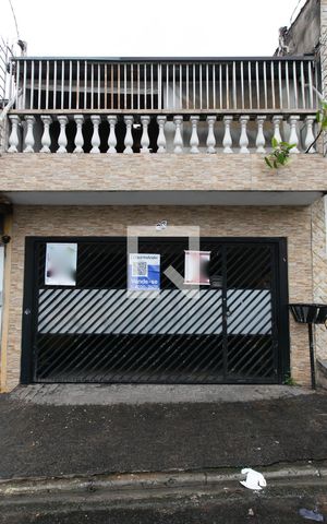 Casa à venda com 170m², 3 quartos e 2 vagas Casa à venda com 170m², 3 quartos e 2 vagasFachada