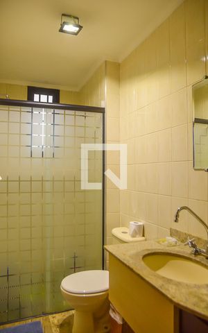 Apartamento à venda com 250m², 4 quartos e 3 vagas Apartamento à venda com 250m², 4 quartos e 3 vagasBanheiro