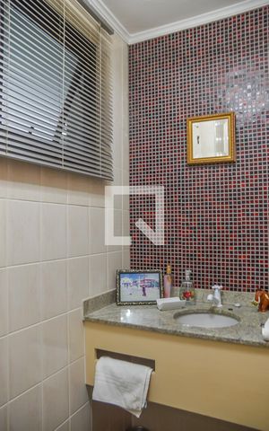 Apartamento à venda com 250m², 4 quartos e 3 vagas Apartamento à venda com 250m², 4 quartos e 3 vagasBanheiro 2