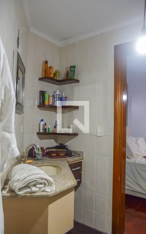 Apartamento à venda com 250m², 4 quartos e 3 vagas Apartamento à venda com 250m², 4 quartos e 3 vagasBanheiro da Suíte