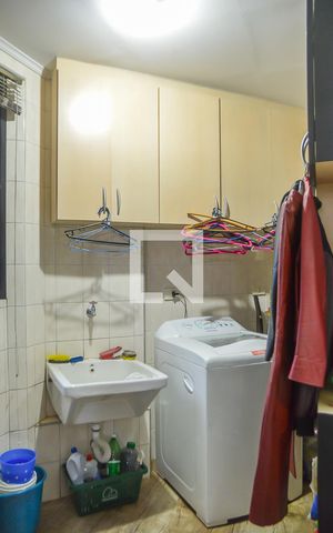 Apartamento à venda com 250m², 4 quartos e 3 vagas Apartamento à venda com 250m², 4 quartos e 3 vagasÁrea de Serviço