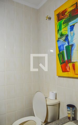 Apartamento à venda com 250m², 4 quartos e 3 vagas Apartamento à venda com 250m², 4 quartos e 3 vagasBanheiro da Suíte