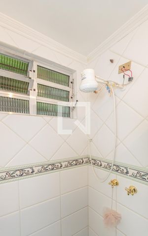 Casa à venda com 217m², 5 quartos e 4 vagasBanheiro 2