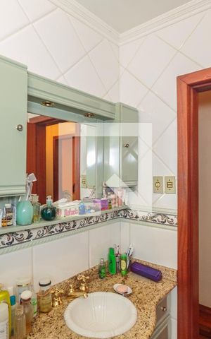 Casa à venda com 217m², 5 quartos e 4 vagasBanheiro 2
