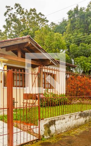 Casa à venda com 217m², 5 quartos e 4 vagasFachada 
