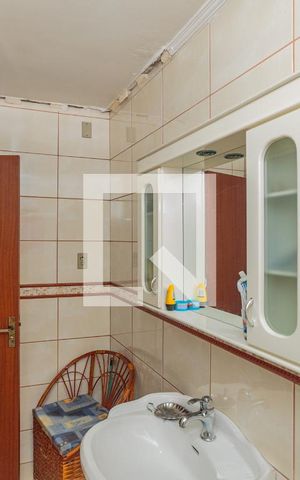 Casa à venda com 217m², 5 quartos e 4 vagasBanheiro 1