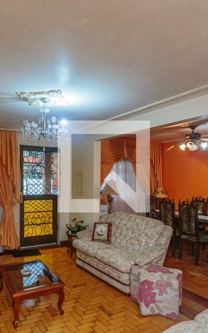 Casa à venda com 217m², 5 quartos e 4 vagasSala 