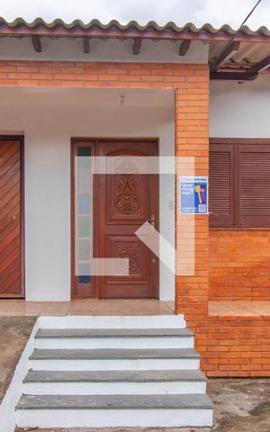 Casa à venda com 219m², 5 quartos e 2 vagas Casa à venda com 219m², 5 quartos e 2 vagasFachada