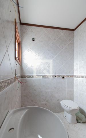 Casa à venda com 219m², 5 quartos e 2 vagas Casa à venda com 219m², 5 quartos e 2 vagasBanheiro