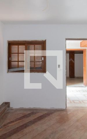 Casa à venda com 219m², 5 quartos e 2 vagas Casa à venda com 219m², 5 quartos e 2 vagasQuarto 3