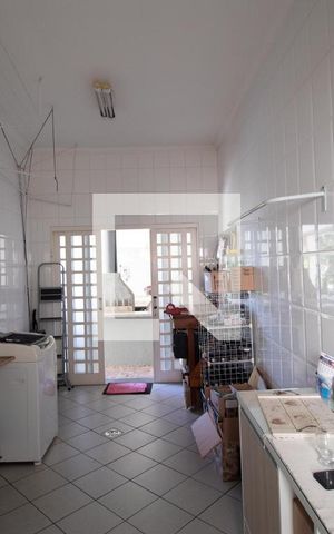 Casa de condomínio à venda com 298m², 6 quartos e sem vaga Casa de condomínio à venda com 298m², 6 quartos e sem vagaÁrea de Serviço