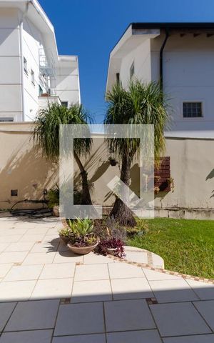 Casa de condomínio à venda com 298m², 6 quartos e sem vaga Casa de condomínio à venda com 298m², 6 quartos e sem vagaQuintal