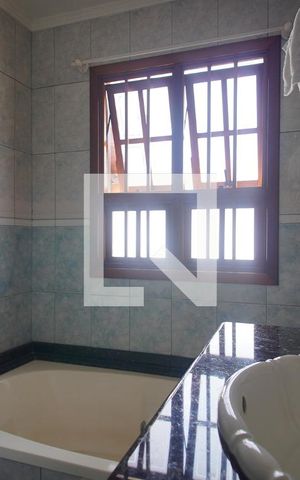 Casa à venda com 270m², 4 quartos e 4 vagasBanheiro da Suíte