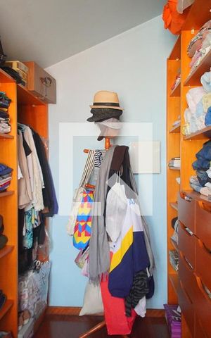 Casa à venda com 270m², 4 quartos e 4 vagasCloset da suíte